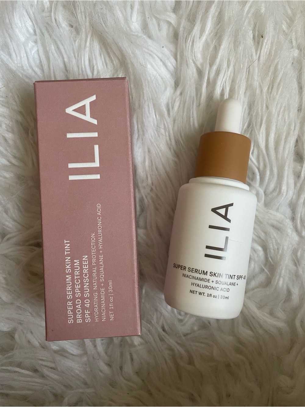 ILIA Super Serum Skin Tint SPF 40 – White Bottle with Rose Box and Tan Cap